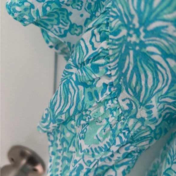 Lilly Pulitzer Women's Blue Patterned Top look like new - Picture 3 of 4